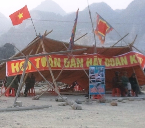 Dựng[-]lều[-]bạt
