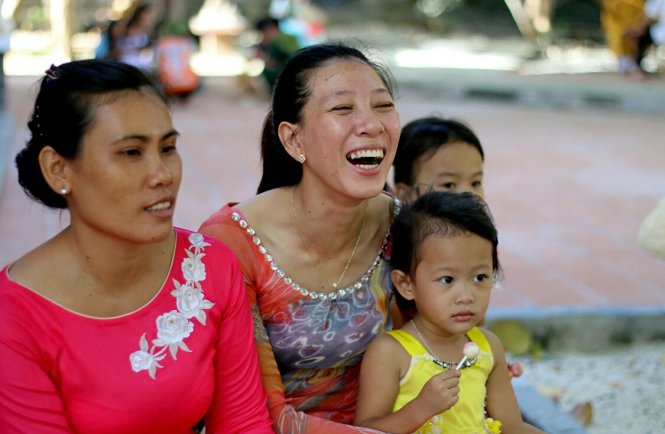 Dân[-]huyện[-]đảo[-]Trường[-]Sa[-]lên[-]chùa[-]cầu[-]bình[-]an