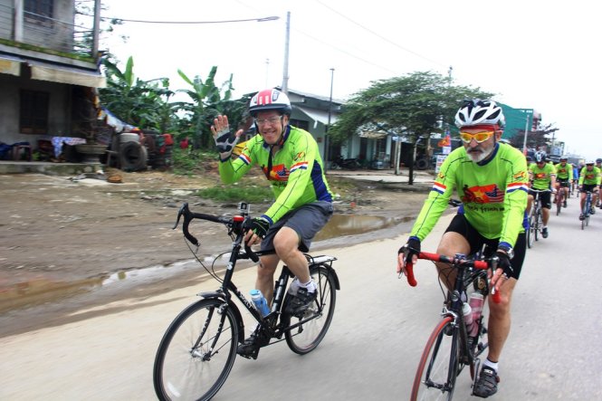 [-]Đại[-]sứ[-]Hoa[-]Kỳ[-]tại[-]VN[-]Ted[-]Osius[-]đã[-]đạp[-]xe[-]tới[-]Huế