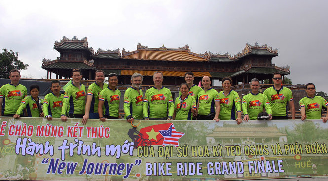 [-]Đại[-]sứ[-]Hoa[-]Kỳ[-]tại[-]VN[-]Ted[-]Osius[-]đã[-]đạp[-]xe[-]tới[-]Huế