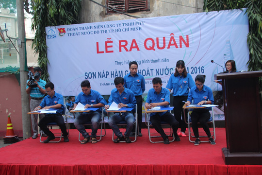 [-]“Đừng[-]vứt[-]rác[-]ở[-]đây[-]–[-]rác[-]làm[-]tắc[-]cống[-]gây[-]ngập[-]nước”