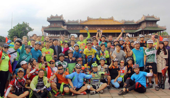 [-]Đại[-]sứ[-]Hoa[-]Kỳ[-]tại[-]VN[-]Ted[-]Osius[-]đã[-]đạp[-]xe[-]tới[-]Huế