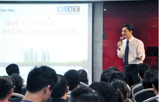 Bắt[-]giam[-]ông[-]chủ[-]Học[-]làm[-]giàu[-]và[-]hạt[-]"mắc-ca[-]tỷ[-]đô"