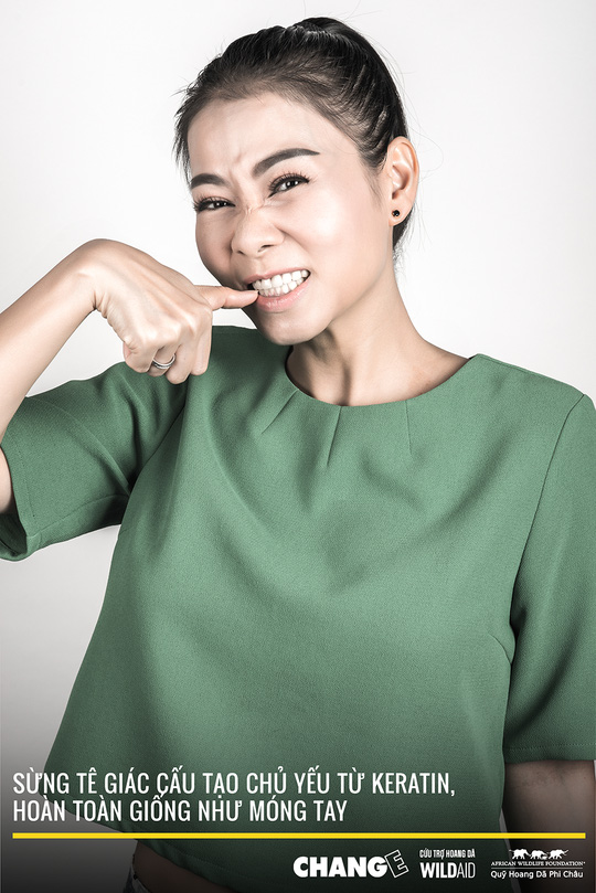 Nghệ[-]sĩ[-]bị[-]phản[-]đối[-]khi[-]“cắn[-]móng[-]tay”[-]để[-]bảo[-]vệ[-]tê[-]giác