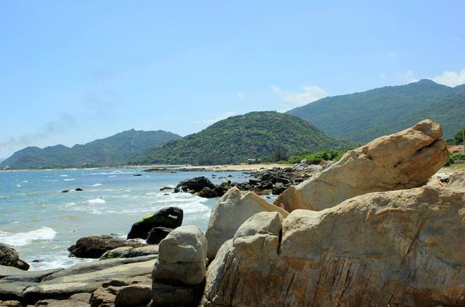 Khám[-]phá[-]nơi[-]lưu[-]giữ[-]kỷ[-]lục[-]bãi[-]đá[-]nhiều[-]màu[-]nhất[-]Việt[-]Nam