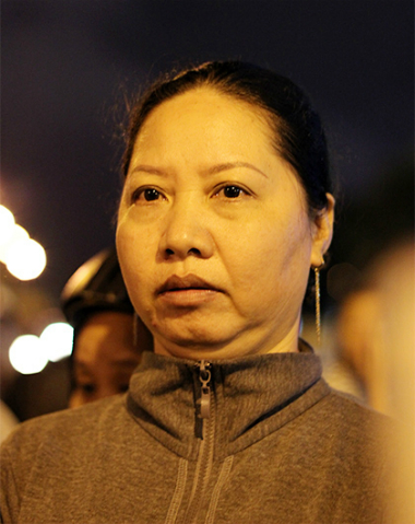 Hàng[-]trăm[-]người[-]dân[-]ra[-]sân[-]bay[-]dù[-]ông[-]Bá[-]Thanh[-]chưa[-]về