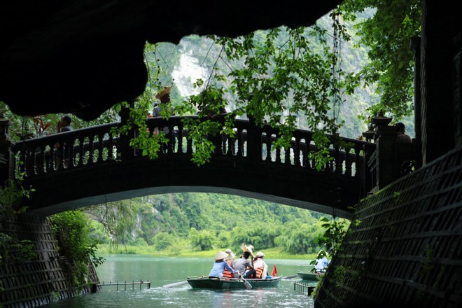 Khám[-]phá[-]vẻ[-]đẹp[-]non[-]nước[-]của[-]Tràng[-]An