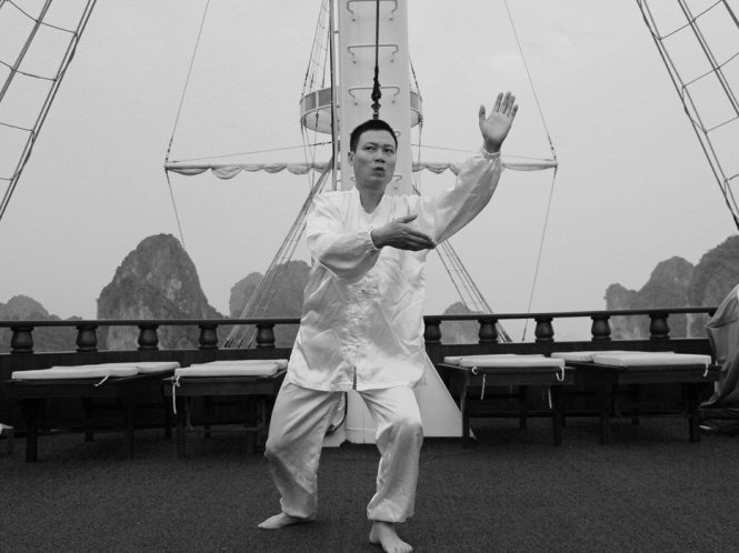 Hình[-]ảnh[-]Vịnh[-]Hạ[-]Long[-]trong[-]gam[-]màu[-]đen[-]trắng[-]trên[-]báo[-]Mỹ