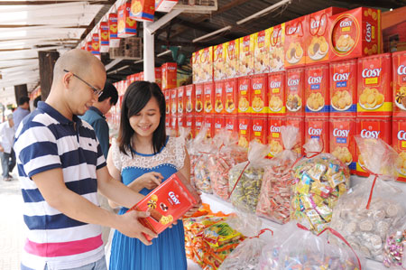 [-]Bánh[-]kẹo[-]Tết:[-]Sự[-]“lên[-]ngôi”[-]của[-]hàng[-]biếu[-]tặng[-]thương[-]hiệu[-]lớn