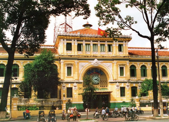 [-]Giật[-]mình[-]với[-]màu[-]sơn[-]của[-]Bưu[-]điện[-]TP.HCM