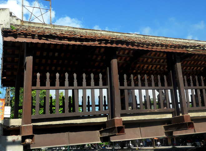 Phát[-]Diệm:[-]Cây[-]cầu[-]ngói[-]được[-]in[-]trên[-]tem[-]bưu[-]chính