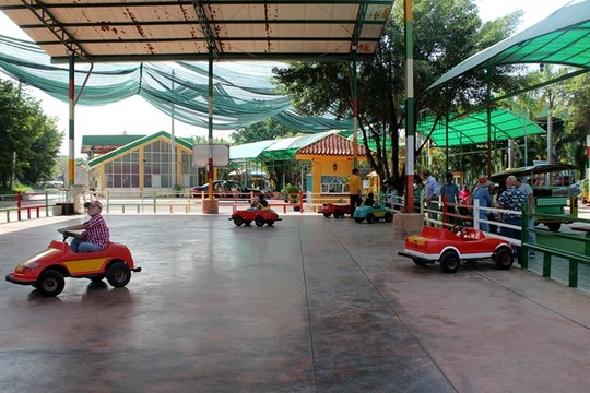 Bình[-]Dương:[-]Khu[-]du[-]lịch[-]Đại[-]Nam[-]vắng[-]hoe[-]ngày[-]thu[-]phí[-]trở[-]lại