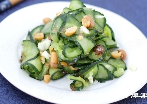 Sai[-]lầm[-]người[-]tiêu[-]dùng[-]thường[-]gặp[-]khi[-]ăn[-]dưa[-]chuột