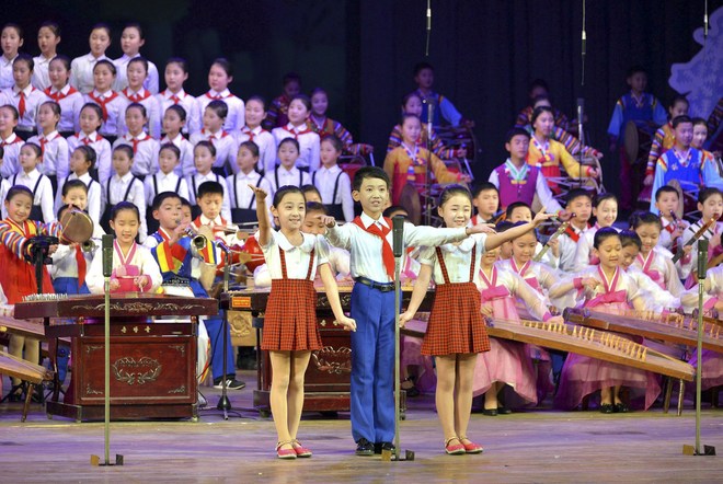 Rộn[-]ràng[-]thế[-]giới[-]đón[-]chào[-]năm[-]2015