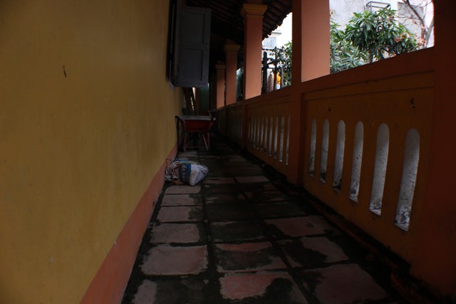 TP.HCM:[-]Hàng[-]chục[-]hộ[-]dân[-]cùng[-]ngôi[-]chùa[-]cổ[-]kêu[-]cứu[-]vì[-]ngập[-]nước