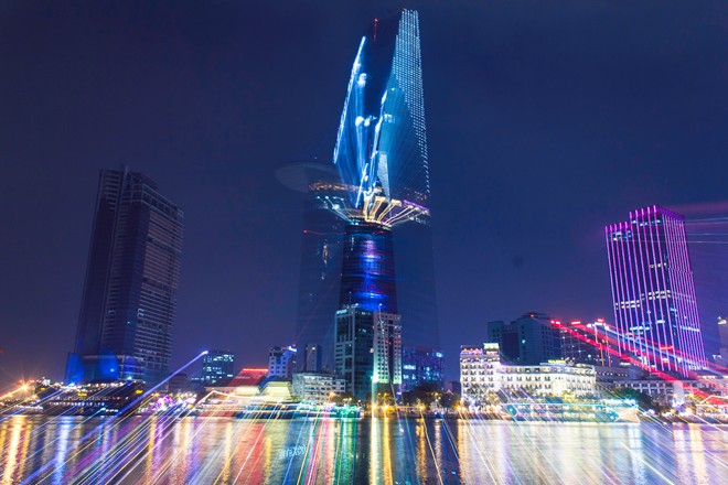 Sài[-]Gòn:[-]Chiêm[-]ngưỡng[-]màn[-]pháo[-]hoa[-]nghệ[-]thuật[-]đầu[-]tiên