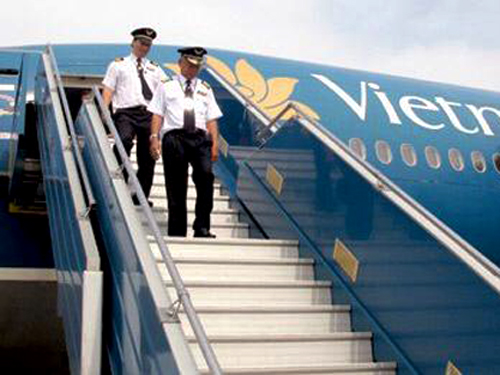 Tổng[-]giám[-]đốc[-]Vietnam[-]Airlines:[-]Phi[-]công[-]báo[-]ốm[-]để[-]lãn[-]công[-]tập[-]thể