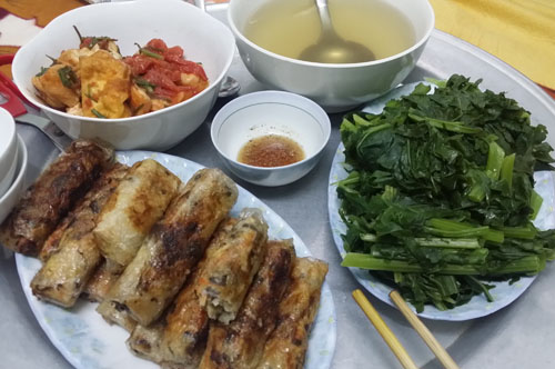 Ngắm[-]vườn[-]rau[-]luống[-]bê[-]tông[-]trên[-]sân[-]thượng[-]30[-]m2[-]ở[-]Hà[-]Nội