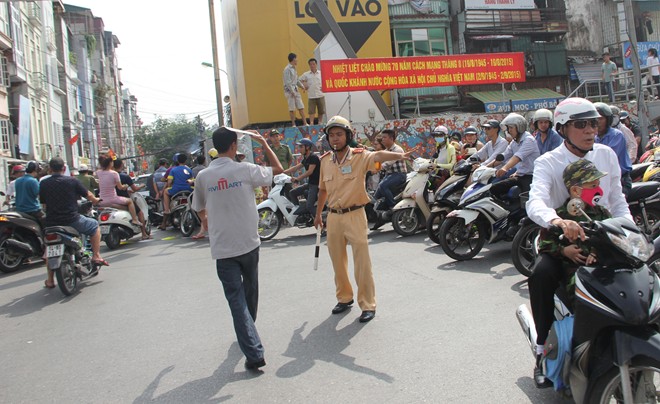 Nếu[-]cảnh[-]sát[-]giao[-]thông[-]cố[-]tình[-]trưng[-]dụng[-]tài[-]sản,[-]tôi[-]sẽ[-]kiện