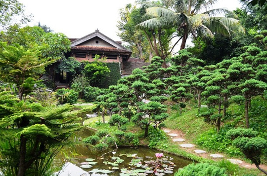 Một[-]"biệt[-]phủ"[-]tràn[-]ngập[-]màu[-]xanh[-]giữa[-]lòng[-]Hà[-]Nội