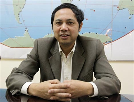 [-]Tiến[-]sỹ[-]Lê[-]Huy[-]Minh,[-]Phó[-]Viện[-]trưởng[-]Viện[-]Vật[-]lý[-]địa[-]cầu