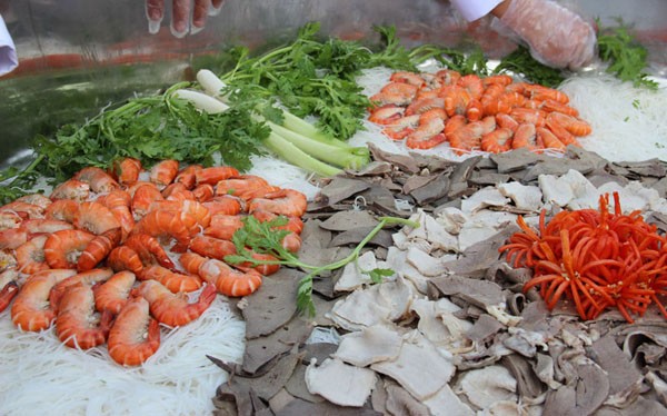Đồng[-]Tháp:[-]Tô[-]hủ[-]tiếu[-]và[-]đòn[-]bánh[-]phồng[-]tôm[-]lớn[-]nhất[-]Việt[-]Nam