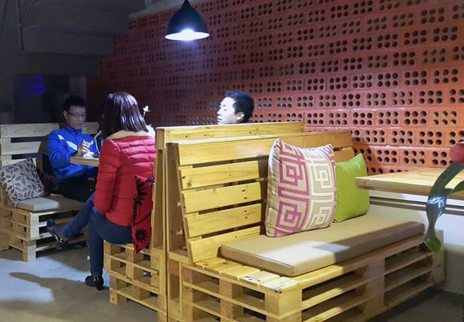 Ấn[-]tượng[-]quán[-]cà[-]phê[-]từ[-]container[-]tái[-]chế