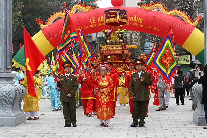 [-]Hà[-]Nội:[-]Hàng[-]nghìn[-]người[-]xem[-]hội[-]gò[-]Đống[-]Đa
