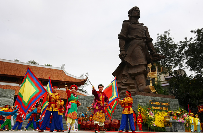 [-]Hà[-]Nội:[-]Hàng[-]nghìn[-]người[-]xem[-]hội[-]gò[-]Đống[-]Đa