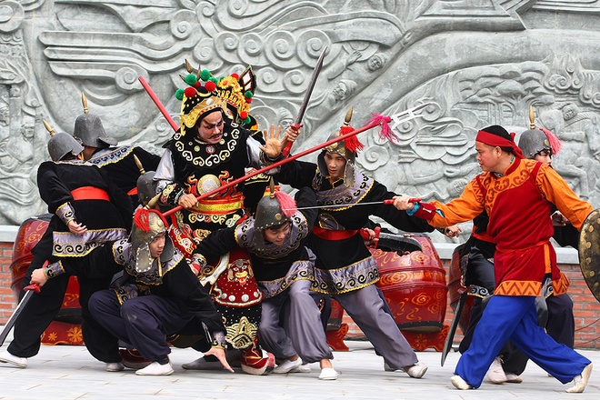 [-]Hà[-]Nội:[-]Hàng[-]nghìn[-]người[-]xem[-]hội[-]gò[-]Đống[-]Đa