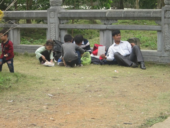 [-]"Mặt[-]xấu"[-]của[-]những[-]chuyến[-]du[-]xuân