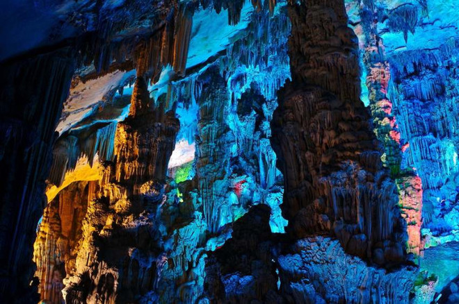 [-]Khám[-]phá[-]hang[-]động[-]lung[-]linh[-]muôn[-]sắc[-]ở[-]Quế[-]Lâm