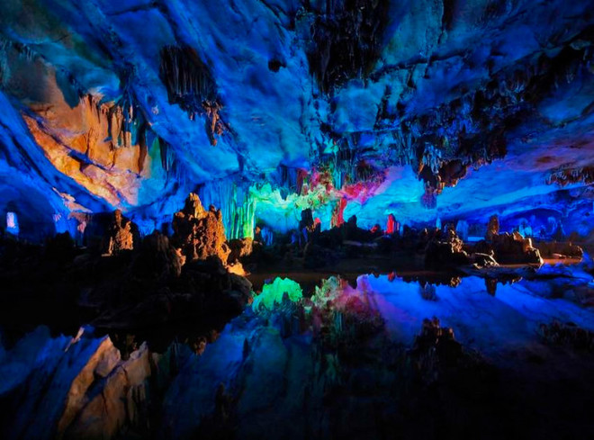 [-]Khám[-]phá[-]hang[-]động[-]lung[-]linh[-]muôn[-]sắc[-]ở[-]Quế[-]Lâm