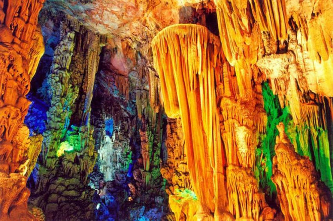 [-]Khám[-]phá[-]hang[-]động[-]lung[-]linh[-]muôn[-]sắc[-]ở[-]Quế[-]Lâm