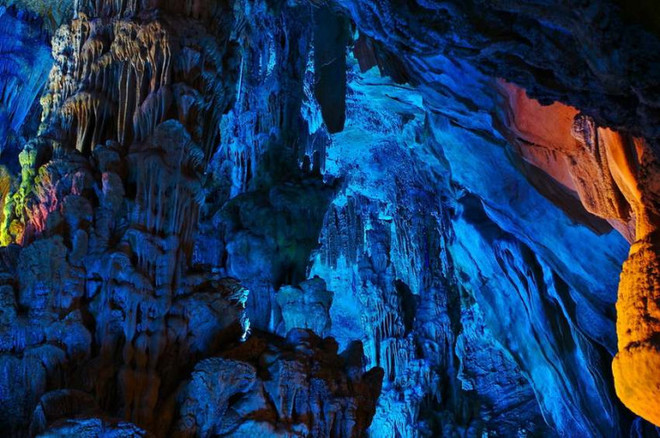 [-]Khám[-]phá[-]hang[-]động[-]lung[-]linh[-]muôn[-]sắc[-]ở[-]Quế[-]Lâm