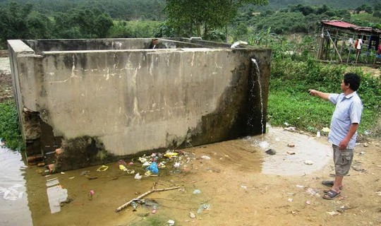 Khổ[-]vì[-]thiếu[-]nước[-]sạch
