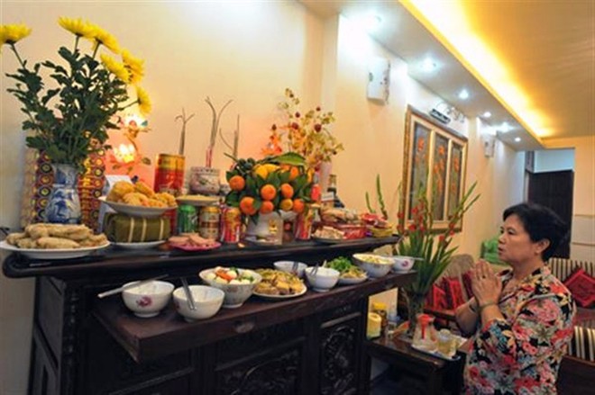 [-]Không[-]nên[-]đặt[-]cành[-]vàng,[-]lá[-]ngọc[-]xin[-]ở[-]chùa[-]lên[-]bàn[-]thờ