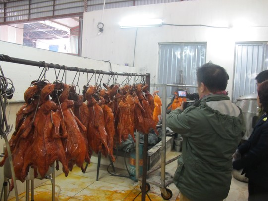 Hà[-]Nội:[-]Bắt[-]giữ,[-]tiêu[-]huỷ[-]hơn[-]3[-]tạ[-]vịt[-]không[-]rõ[-]nguồn[-]gốc