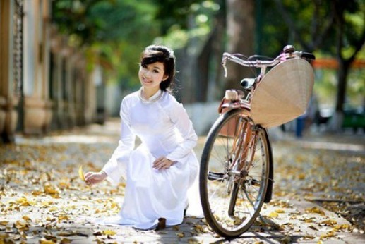 Thiếu nữ Việt mặc áo dài duyên với xe đạp  5