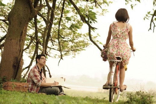 Lãng mạn với hình ảnh cặp đôi và xe đạp
