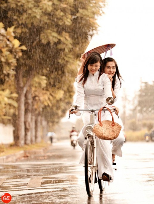 Thiếu nữ Việt mặc áo dài duyên với xe đạp 2