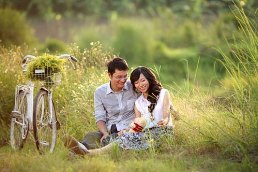 Lãng mạn với hình ảnh cặp đôi và xe đạp