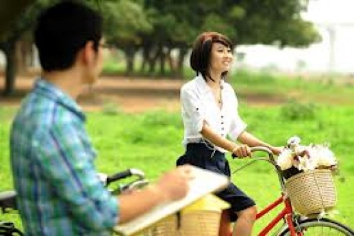 Lãng mạn với hình ảnh cặp đôi và xe đạp