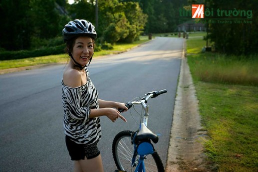 Thuý Nga duyên dáng với xe đạp 2