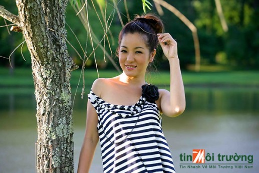 Thuý Nga duyên dáng với xe đạp 5
