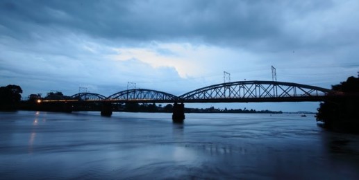 Ảnh độc cầu Ghềnh - cây cầu 112 tuổi 