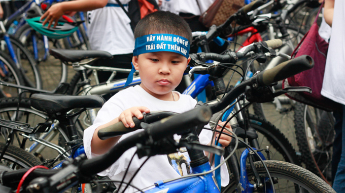 [-]Hà[-]Nội:[-]nhiều[-]trẻ[-]em[-]kêu[-]gọi[-]hưởng[-]ứng[-]Giờ[-]Trái[-]đất