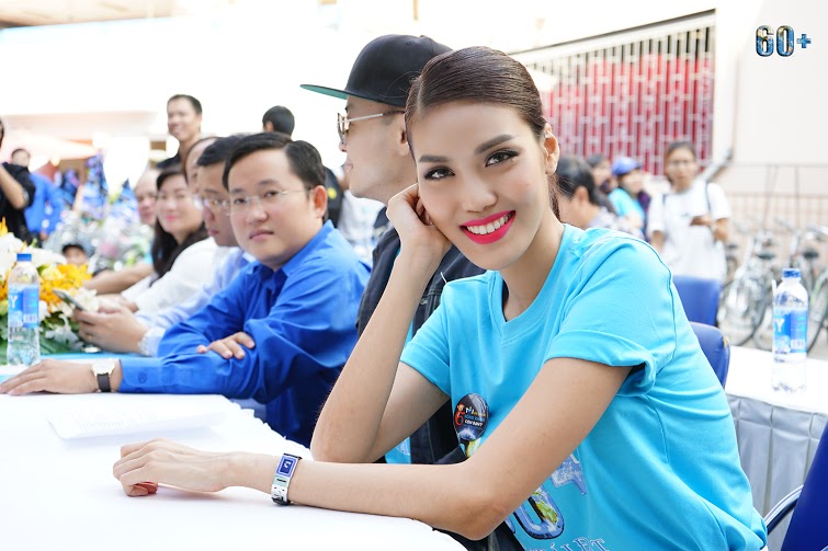 Quang[-]Đăng,[-]Lan[-]Khuê[-]và[-]ca[-]sĩ[-]Hà[-]Okio[-]cùng[-]phát[-]động[-]chiến[-]dịch[-]Giờ[-]trái[-]đất[-]năm[-]2016