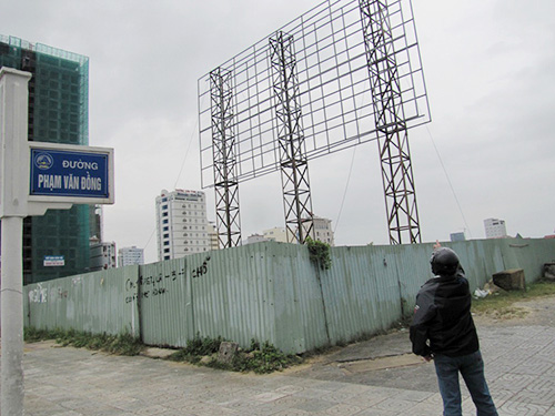 Khu[-]đất[-]phía[-]Nam[-]cuối[-]đường[-]Phạm[-]Văn[-]Đồng[-]bị[-]Thanh[-]tra[-]Chính[-]phủ[-]cho[-]rằng[-]TP[-]Đà[-]Nẵng[-]bán[-]rẻ[-]cho[-]tư[-]nhân[-]để[-]sang[-]nhượng[-]thu[-]tiền[-]chênh[-]lệch[-]-[-]Ảnh:[-]Hoàng[-]Dũng