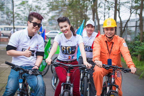 [-]Giờ[-]Trái[-]đất[-]đến[-]với[-]trường[-]THPT[-]Chuyên[-]Amsterdam[-]Hà[-]Nội